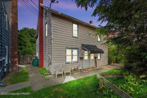 4 12 W Main St, Pen Argyl, PA 18072