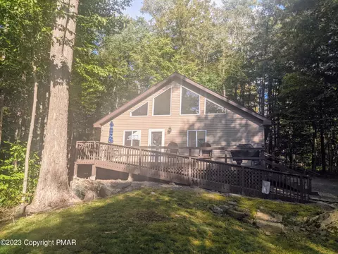 14 Lake Dr, Clifton Township, PA 18424