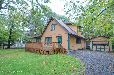 7145 Susquehanna Dr, Tobyhanna, PA 18466