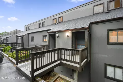 43 Slalom Way, Tannersville, PA 18372