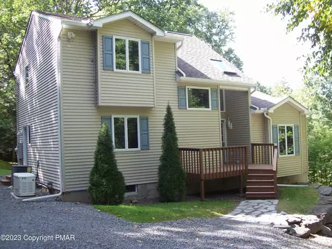 2221 Sky High Dr, Bartonsville, PA 18321