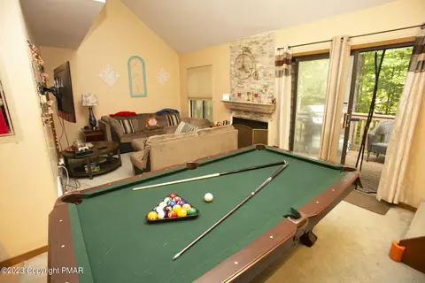 331 Crewe Ct, Bushkill, PA 18324 photo 6