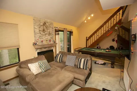 331 Crewe Ct, Bushkill, PA 18324 photo 5