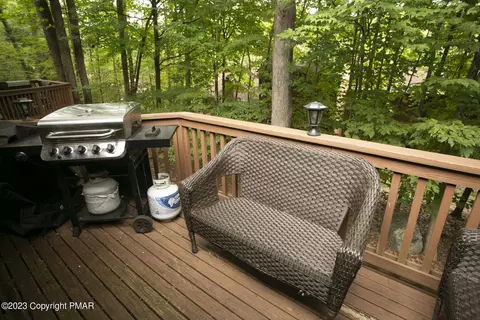 331 Crewe Ct, Bushkill, PA 18324 photo 17