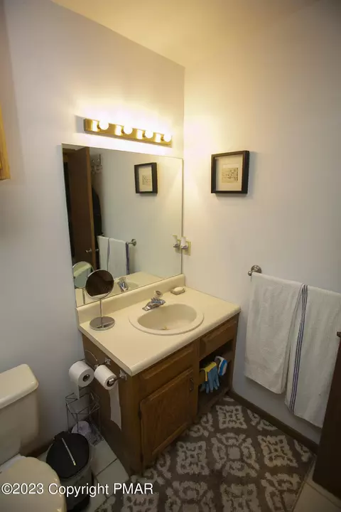 331 Crewe Ct, Bushkill, PA 18324 photo 8