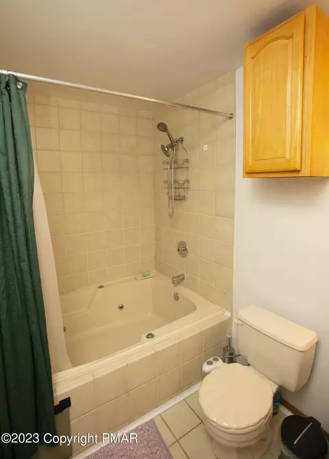 331 Crewe Ct, Bushkill, PA 18324 photo 9