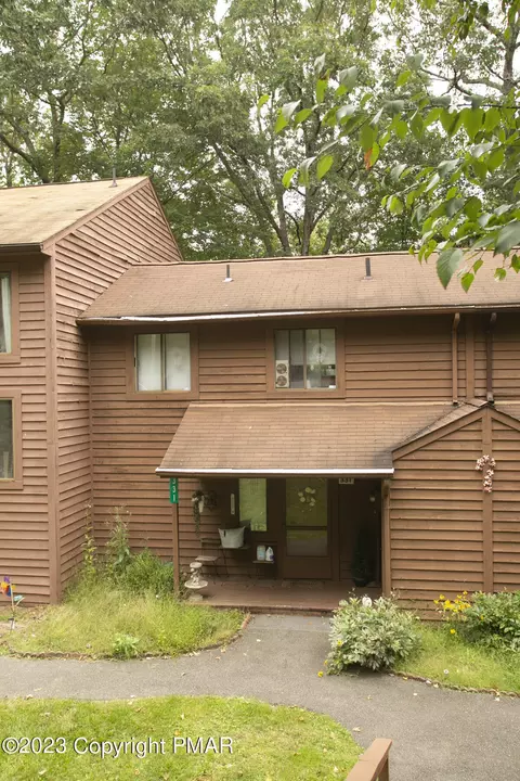 331 Crewe Ct, Bushkill, PA 18324
