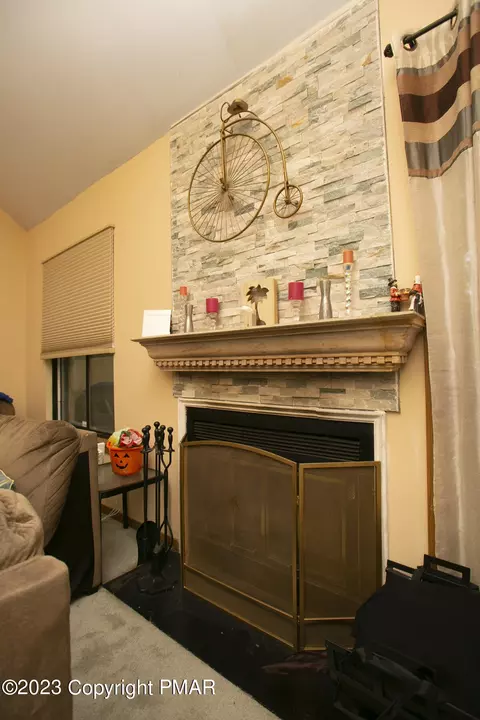 331 Crewe Ct, Bushkill, PA 18324 photo 3