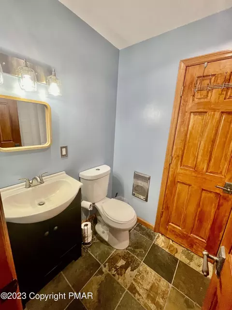 5934 Decker Rd, Bushkill, PA 18324 photo 11
