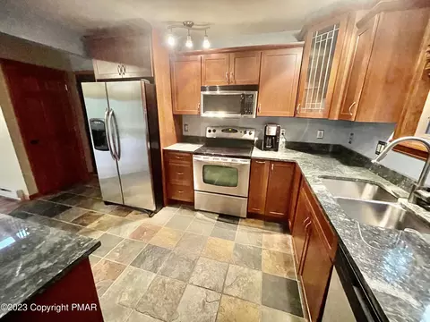 5934 Decker Rd, Bushkill, PA 18324 photo 5