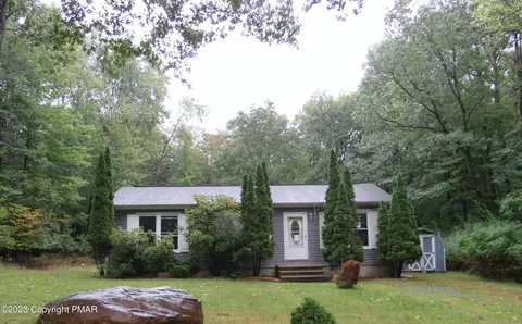 1713 Upper Valley Rd, Effort, PA 18330