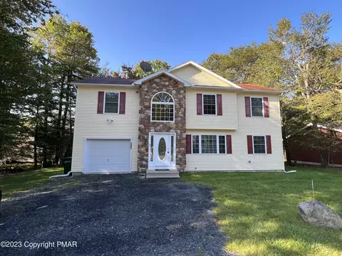 1100 Country Dr, Tobyhanna, PA 18466