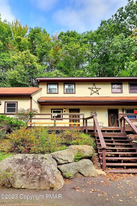 10 Villas Apt 103 Rd, Mount Pocono, PA 18344