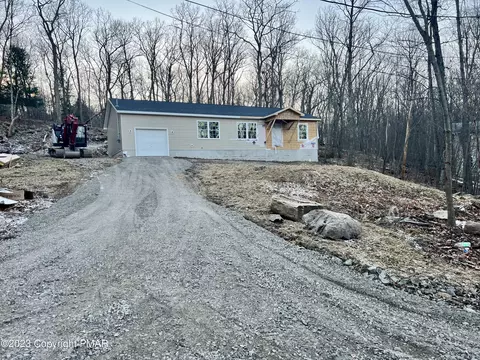 1137 Broken Ski Rd, Henryville, PA 18332