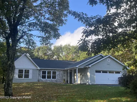 2136 Candlewood Ln, Blakeslee, PA 18610