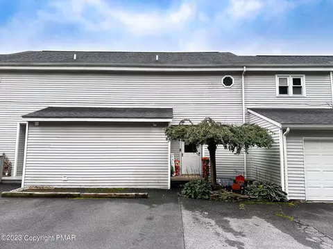276 Nittany Ct, Mount Pocono, PA 18344