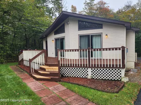 9203 Westwood Dr, Tobyhanna, PA 18466