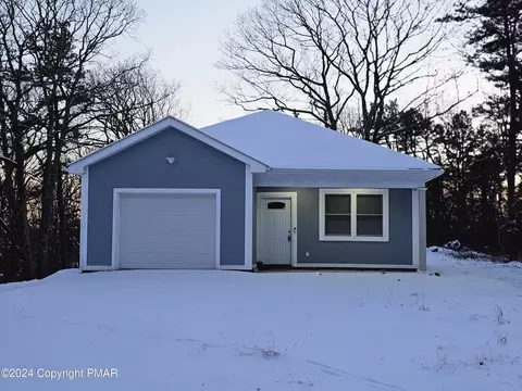 285 Mallard Ln, Bushkill, PA 18324