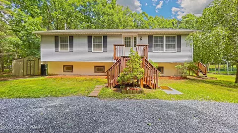 528 Adie Dr, Effort, PA 18330