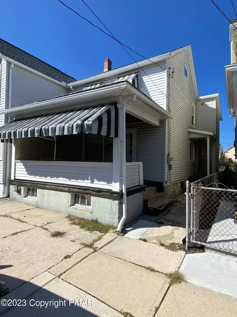 18 E Hazard St, Summit Hill, PA 18250