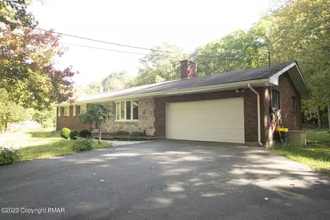 151 Lesoine Dr, Henryville, PA 18332