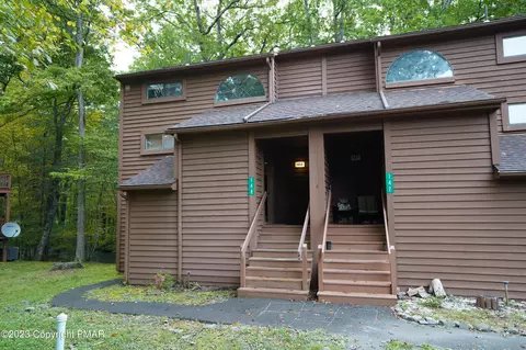 148 English Ct, Bushkill, PA 18324