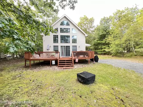 264 Kirkham Rd, Bushkill, PA 18324
