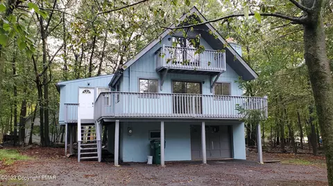 1169 Country Place Dr, Tobyhanna, PA 18466