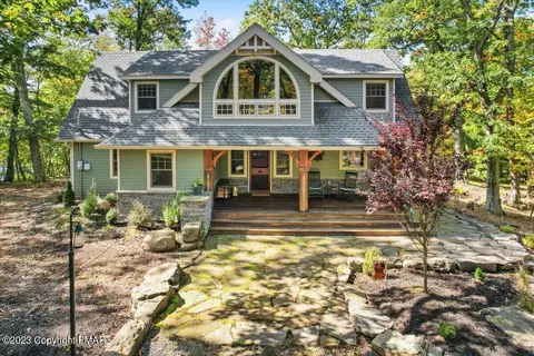 177 E Shore Dr, Hawley, PA 18428