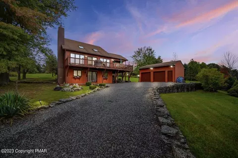 12 Crestwood Ct, Lake Ariel, PA 18436