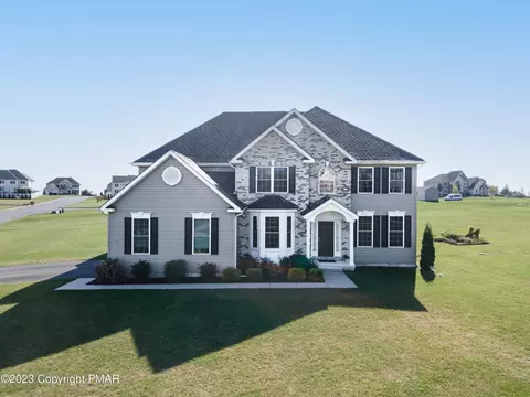 120 Oakhurst Dr, Nazareth, PA 18064