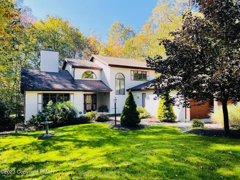 2526 Country Club Dr, Tobyhanna, PA 18466