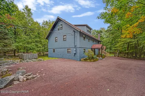 61 Pineknoll Dr, Lake Harmony, PA 18624