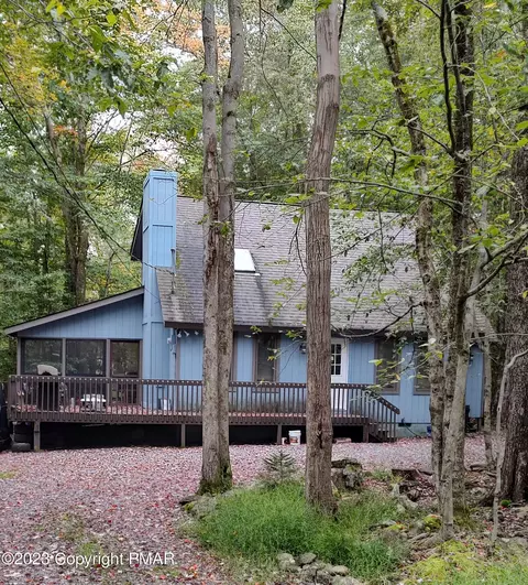 233 Farmers Ln, Pocono Lake, PA 18347