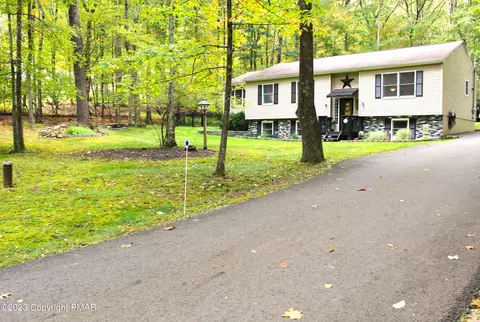 111 Palmetto Dr, Milford, PA 18337