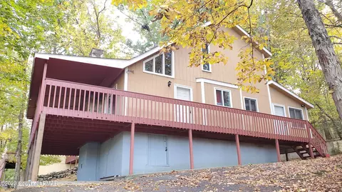 5721 Decker Rd, Bushkill, PA 18324