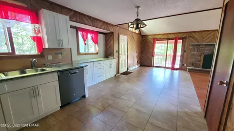 5721 Decker Rd, Bushkill, PA 18324 photo 4