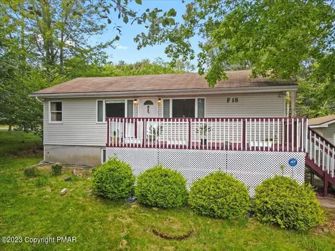 6132 Boardwalk Dr, Tobyhanna, PA 18466