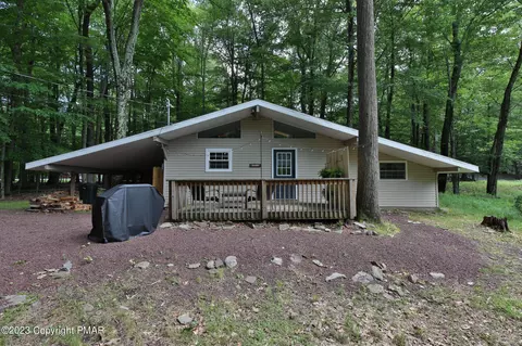 1531 Lake Ln, Pocono Lake, PA 18347