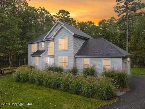 503 Bombur Ln, Tamiment, PA 18371