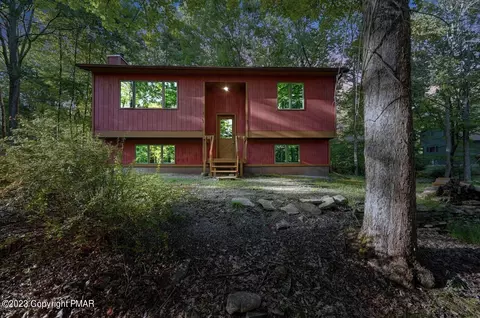 163 Spruce Lake Dr, Milford, PA 18337