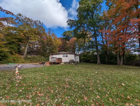 202 Palamino Pl, Tobyhanna, PA 18466