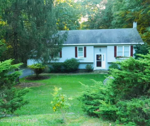 3063 N Valhalla View Dr, East Stroudsburg, PA 18301