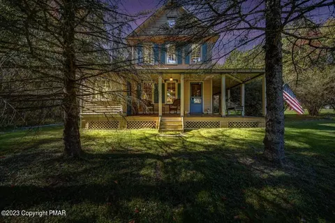 211 Koerners Rd, Cresco, PA 18326