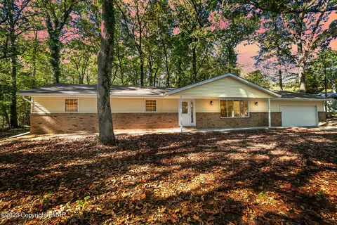 1311 Spring Dr, Walnutport, PA 18088