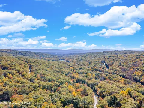 5906 Decker Rd, Bushkill, PA 18324 photo 2