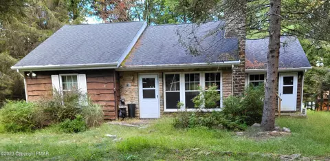 46 Split Rock Rd, Lake Harmony, PA 18624