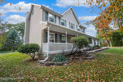 100 Stacia Way, Saylorsburg, PA 18353