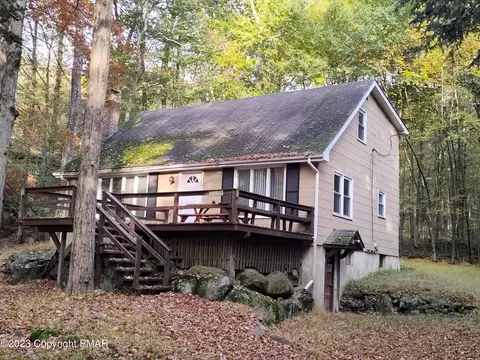 190 Mountain View Dr, Pocono Lake, PA 18347