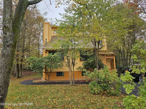 803 Clover Dr, Tobyhanna, PA 18466